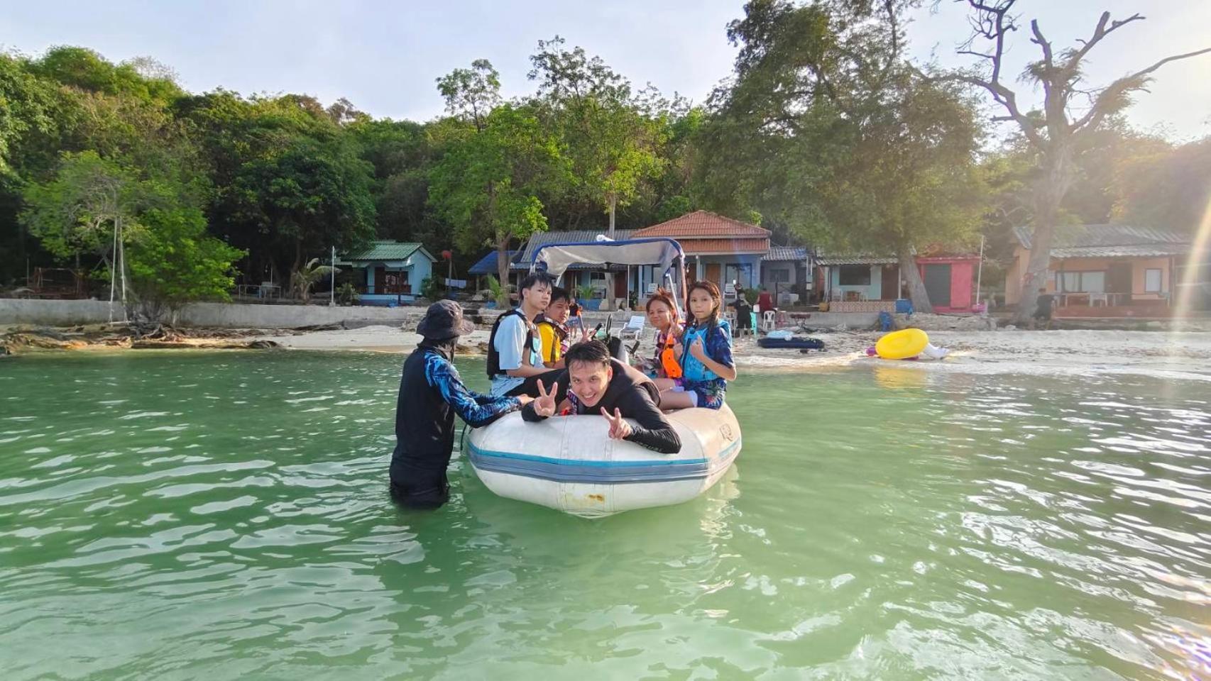 ลุงดำฮัทบีช Hotel Koh Samet Eksteriør billede