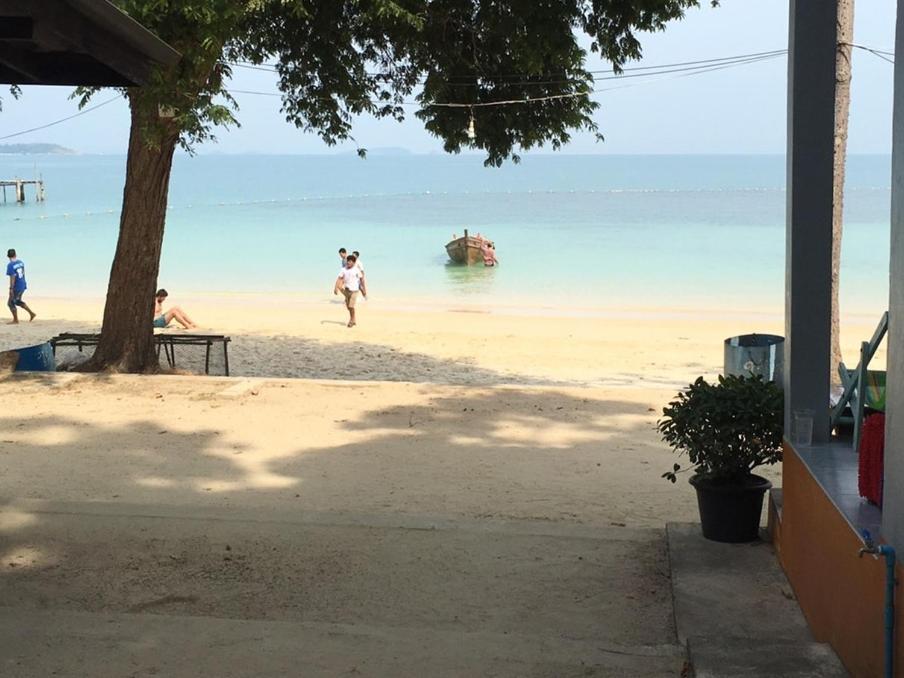 ลุงดำฮัทบีช Hotel Koh Samet Eksteriør billede